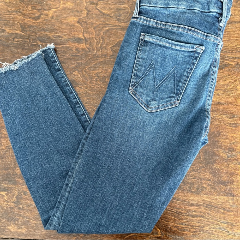 MOTHER Blue Ankle Cropped Jeans with Distressing - “Looker Ankle Fray” Style